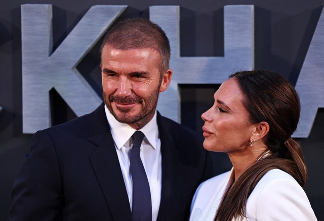 Victoria Beckham lo lắng chồng David Beckham 'quá nóng bỏng' - Ảnh 1.