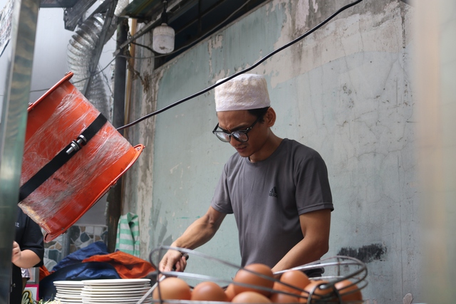 Hẻm Sài Gòn: Độc lạ hẻm không uống rượu bia, kiêng ăn thịt heo - Ảnh 4.