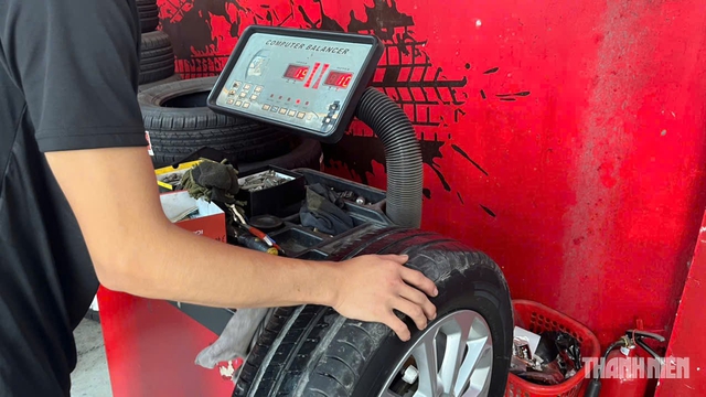 Thói quen đạp phanh gấp khi lái ô tô hại xe như thế nào? - Ảnh 4.
