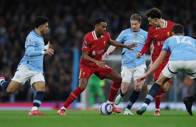 Salah làm lu mờ ngôi sao mới Ai Cập, Liverpool hạ Man City: Sắp chạm vào ngôi vương!- Ảnh 6.