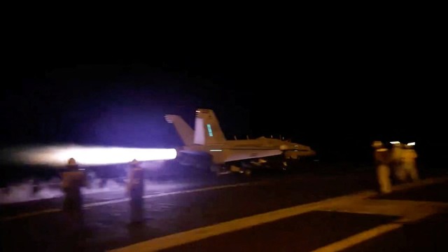 Houthi lần đầu phóng tên lửa về phía tiêm kích F-16 Mỹ- Ảnh 2.