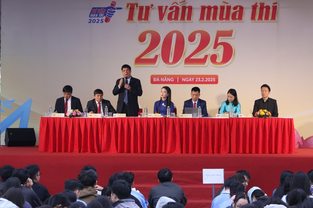 Tư vấn mùa thi sáng nay, Bộ GD-ĐT thông tin gì về thi tốt nghiệp THPT 2025? - Ảnh 8.