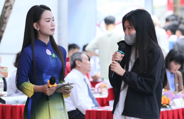 Tư vấn mùa thi sáng nay, Bộ GD-ĐT thông tin gì về thi tốt nghiệp THPT 2025? - Ảnh 10.