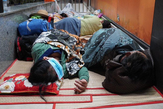 Bệnh viện Chợ Rẫy lúc nửa đêm- Ảnh 2. Bệnh viện Chợ Rẫy lúc nửa đêm- Ảnh 2.