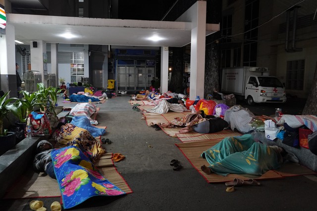 Bệnh viện Chợ Rẫy lúc nửa đêm- Ảnh 1. Bệnh viện Chợ Rẫy lúc nửa đêm- Ảnh 1.