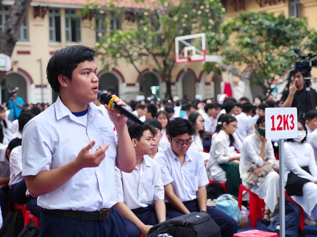 Học thêm kín mít, học sinh lớp 12 vẫn đầy áp lực - Ảnh 4.