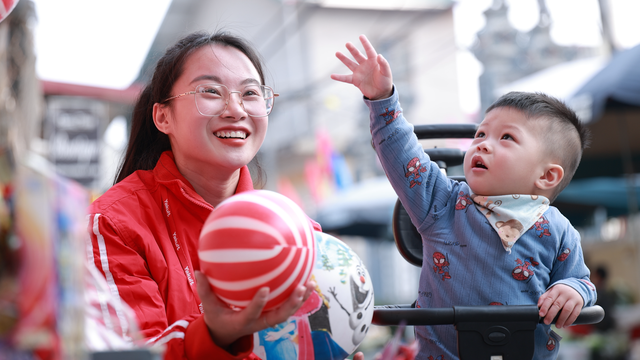 Yakult Lady - Công việc mang đến thu nhập ổn định cho phụ nữ - Ảnh 1.