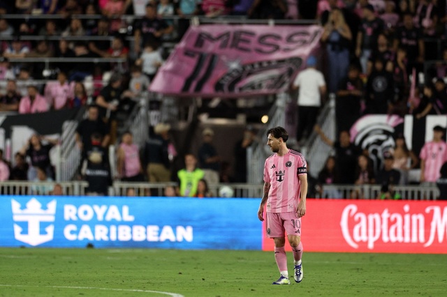 David Beckham quyến rũ hàng loạt sao giải trí Mỹ, Messi ‘mắng’ trọng tài là đồ hèn - Ảnh 2.