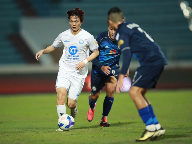 Tuấn Anh rực sáng, CLB Nam Định thắng đậm Bình Định: Cuộc đua vô địch V-League gay cấn- Ảnh 1.