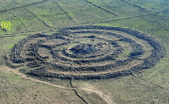 Bí ẩn đằng sau quần thể đá như Stonehenge nhưng ‘biết đi’ - Ảnh 1.