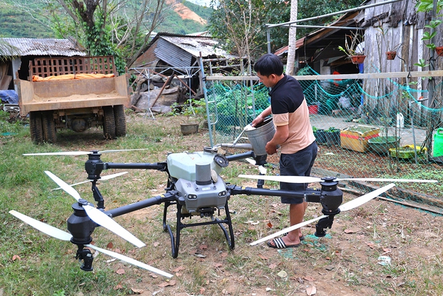 Nông dân ứng dụng drone - Ảnh 3.