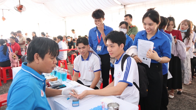 "Hiến máu đến khi nào 60 tuổi, hết tuổi được hiến máu tình nguyện thì thôi"   - Ảnh 2.