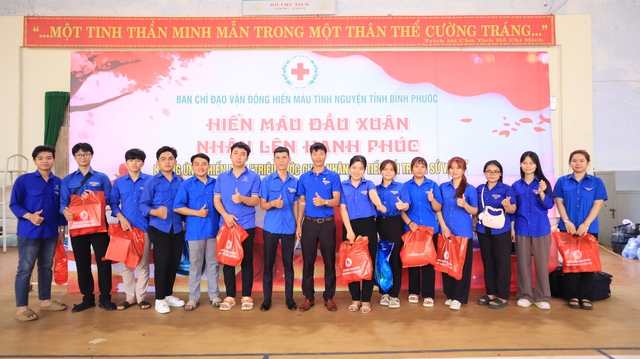 "Hiến máu đến khi nào 60 tuổi, hết tuổi được hiến máu tình nguyện thì thôi"   - Ảnh 4.