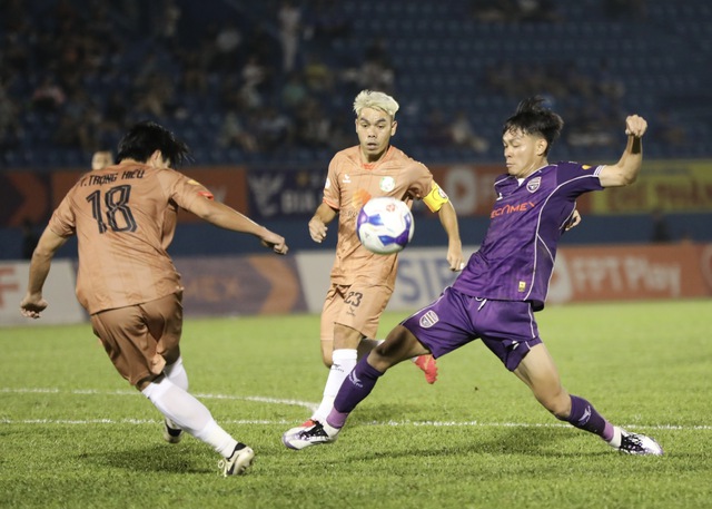 Lịch thi đấu V-League hôm nay: Quả bóng vàng Việt Nam  bùng nổ còn đội CAHN thắng dễ?- Ảnh 1.