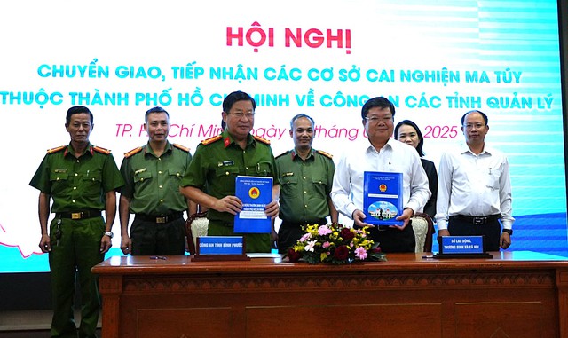 TP.HCM bàn giao 8 cơ sở cai nghiện ma túy cho công an 5 tỉnh- Ảnh 1.