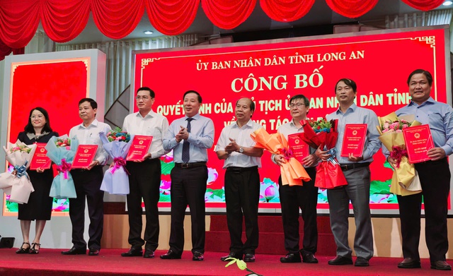 Long An: Công bố thành lập 5 sở mới và nhiều quyết định về cán bộ - Ảnh 4.