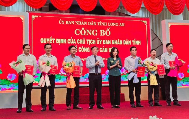 Long An: Công bố thành lập 5 sở mới và nhiều quyết định về cán bộ - Ảnh 2.