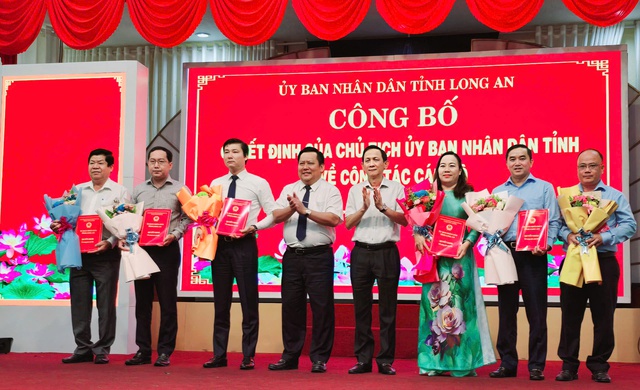 Long An: Công bố thành lập 5 sở mới và nhiều quyết định về cán bộ - Ảnh 1.