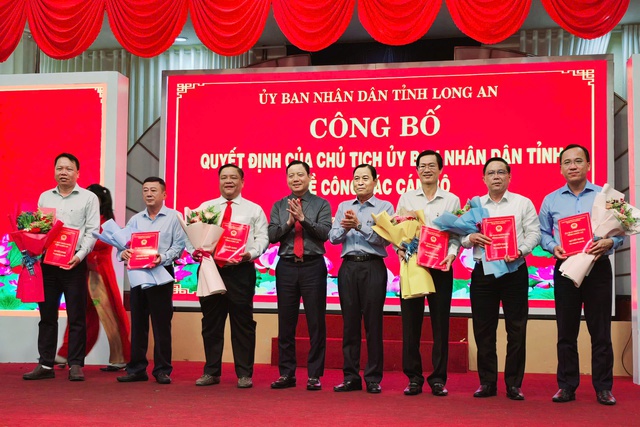 Long An: Công bố thành lập 5 sở mới và nhiều quyết định về cán bộ - Ảnh 3.