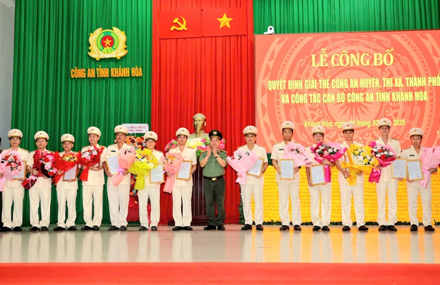 7 lãnh đạo cấp phòng Công an tỉnh Khánh Hòa nghỉ hưu trước thời hạn- Ảnh 1.