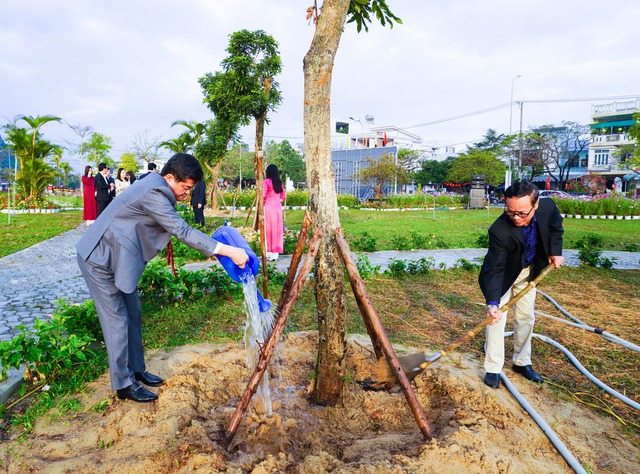 Tết trồng cây