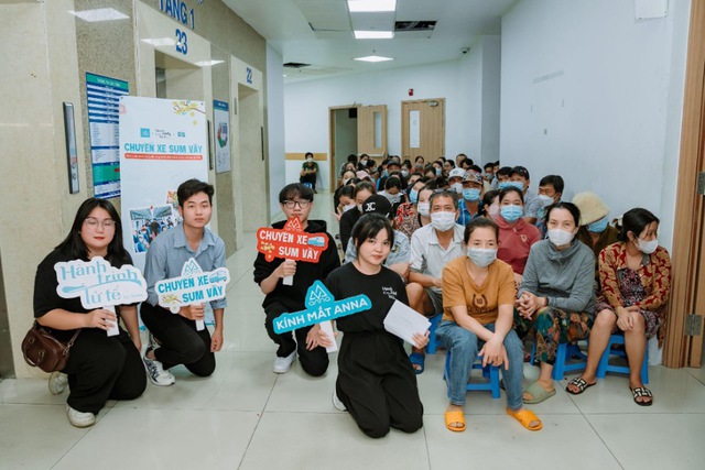 Kính mắt Anna hỗ trợ đưa hàng trăm bệnh nhân về quê ăn Tết 2025- Ảnh 3.
