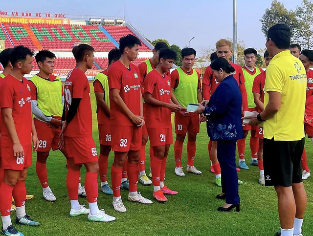 Công Phượng lộ hình ảnh khiến người hâm mộ lo lắng, hết cơ hội lên đội tuyển?- Ảnh 2.