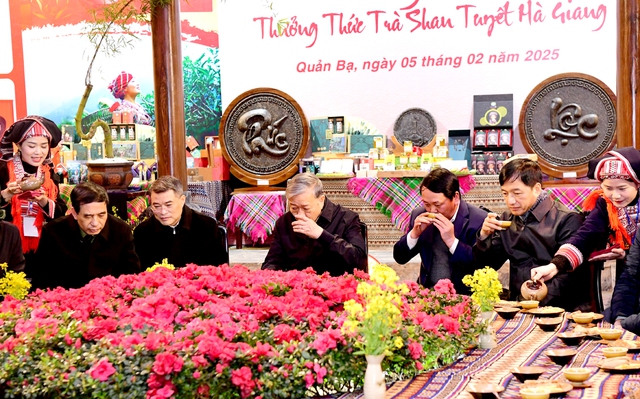Tổng Bí thư thưởng trà shan tuyết cùng người dân Hà Giang- Ảnh 3.