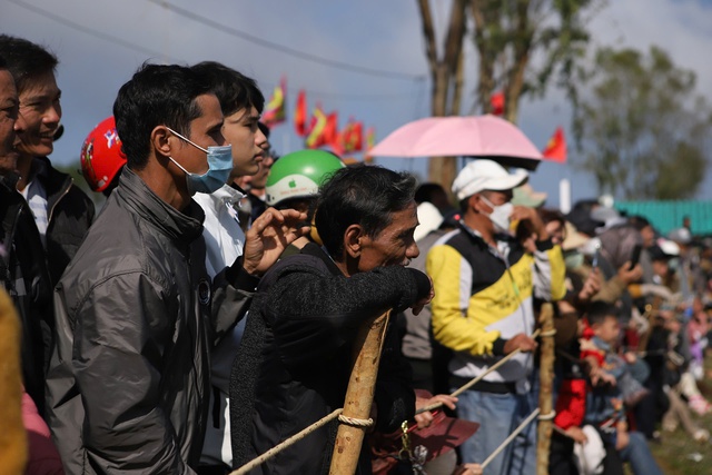 Màn đua ngựa 'độc, lạ' của những kỵ sĩ... nông dân- Ảnh 3.