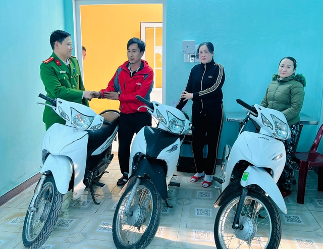 Bắt nh&oacute;m trộm xe m&aacute;y th&ocirc;ng qua đường d&acirc;y n&oacute;ng của Gi&aacute;m đốc C&ocirc;ng an TP.Huế- Ảnh 1.