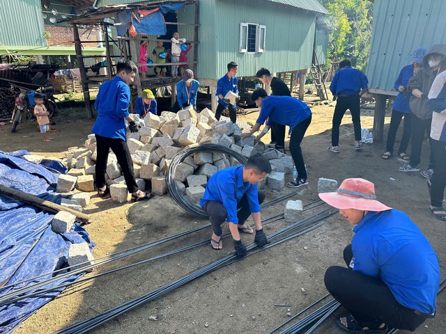 Tháng Thanh niên là đợt sinh hoạt chính trị cao điểm của tuổi trẻ Quảng Ngãi - Ảnh 8.