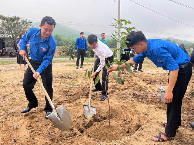 Tháng Thanh niên là đợt sinh hoạt chính trị cao điểm của tuổi trẻ Quảng Ngãi - Ảnh 11.