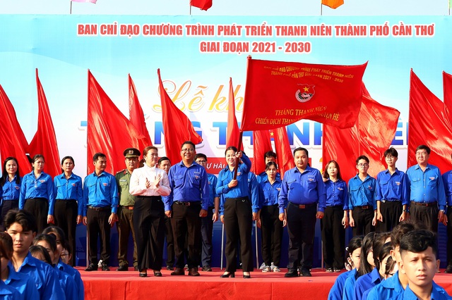 Cần Thơ khánh thành 50km đường cờ Tổ quốc trong ngày ra quân Tháng Thanh niên  - Ảnh 1.