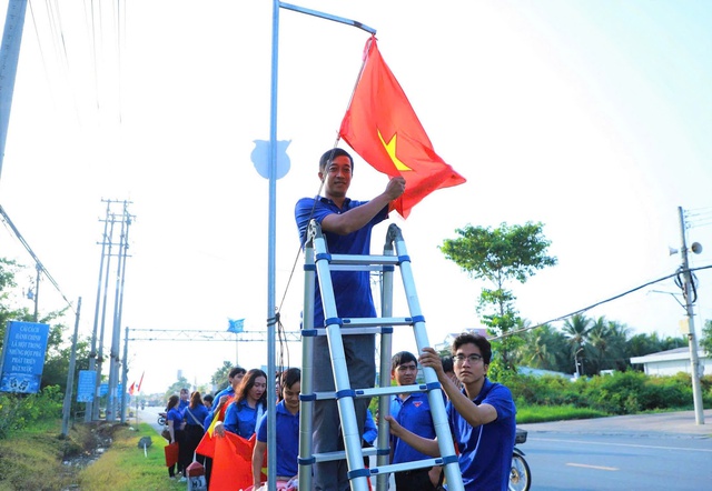 Cần Thơ khánh thành 50km đường cờ Tổ quốc trong ngày ra quân Tháng Thanh niên  - Ảnh 2.