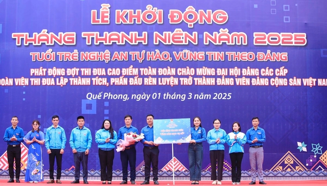 Thanh niên Nghệ An thúc đẩy chuyển đổi số với dự án Bình dân học vụ số - Ảnh 1.