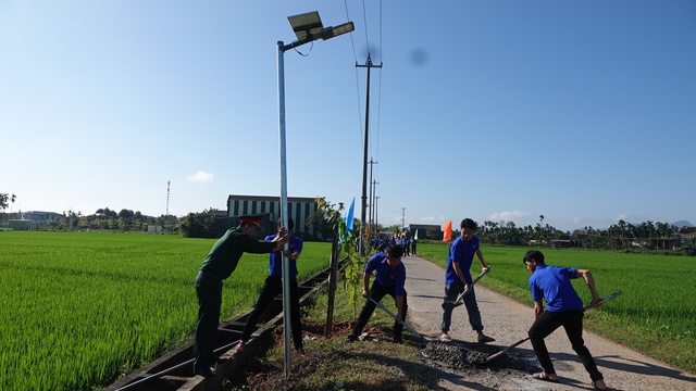 Tháng Thanh niên là đợt sinh hoạt chính trị cao điểm của tuổi trẻ Quảng Ngãi - Ảnh 4.