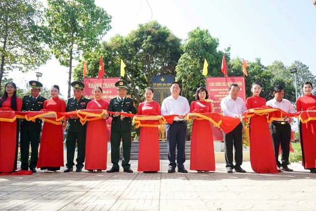 Khánh thành công trình bia tưởng niệm liệt sĩ Đồn biên phòng cửa khẩu Chàng Riệc- Ảnh 2.