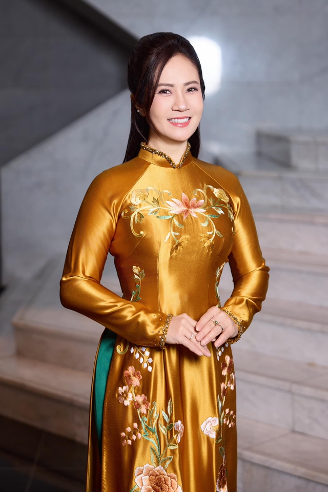 Showbiz 1.3: Văn To&agrave;n - H&ograve;a Minzy g&acirc;y sốt; Hương Ly được cầu h&ocirc;n - Ảnh 3.