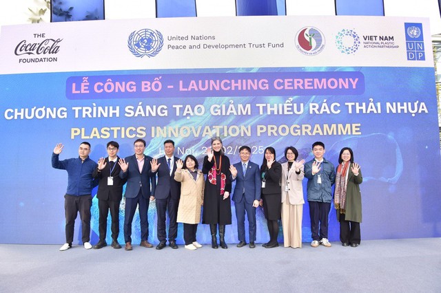 UNDP và Quỹ Coca-Cola Foundation hợp tác triển khai chương trình giảm thiểu rác thải nhựa - Ảnh 1.