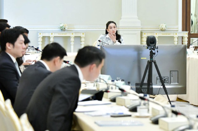 Ch&iacute;nh phủ Th&aacute;i Lan ph&aacute;t tiền cho người từ 16-20 tuổi để k&iacute;ch cầu - Ảnh 1.