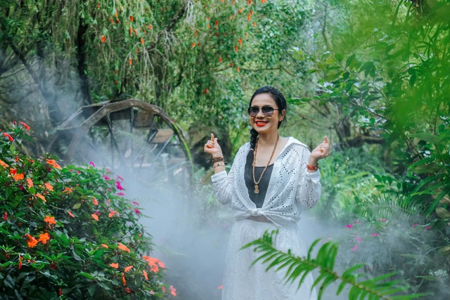Showbiz 10.3: Việt Trinh bác tin đồn đời tư, em nuôi Phi Nhung nói về tình yêu- Ảnh 1.
