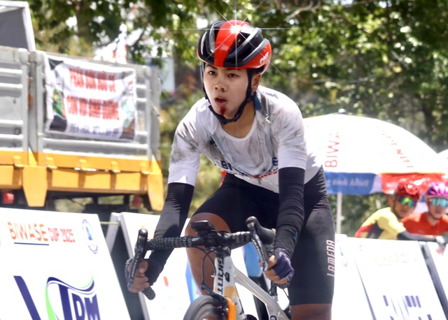 Tay đua người Nga thâu tóm danh hiệu giải xe đạp nữ quốc tế Tour of Vietnam - Ảnh 2.