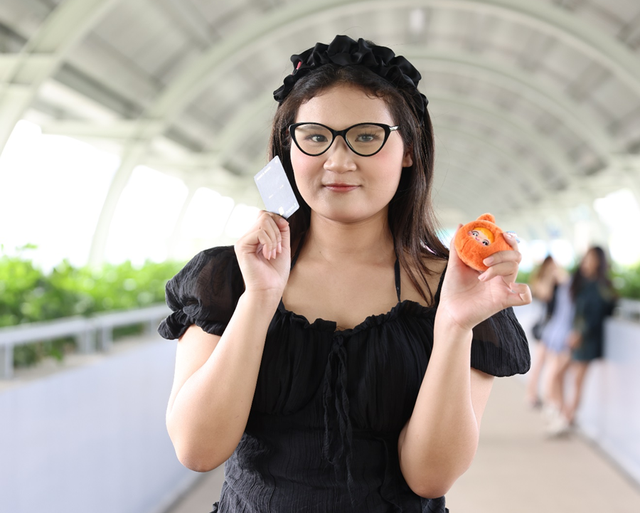 Metro TP.HCM: Giới trẻ th&iacute;ch th&uacute; 'chạm' thẻ NAPAS, x&eacute; 't&uacute;i m&ugrave;', nhận qu&agrave; hot trend - Ảnh 6.