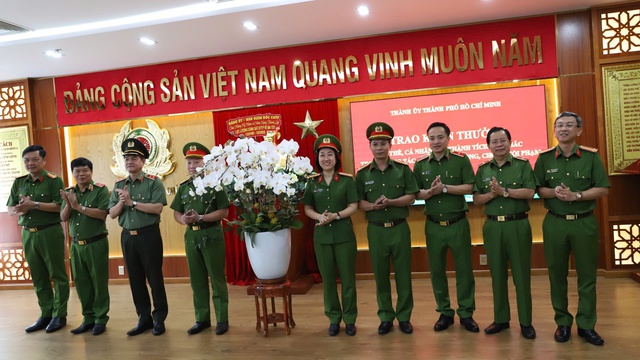 Khen thưởng Công an TP.HCM triệt phá nhiều vụ án 'thần tốc'- Ảnh 4.