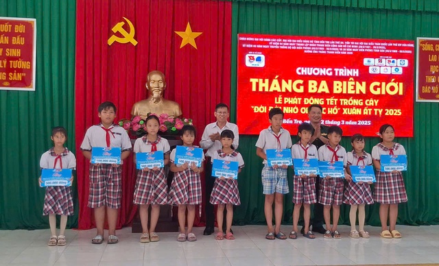 Biên phòng và Tỉnh đoàn Bến Tre: 'Hãy làm sạch biển' - Ảnh 4.