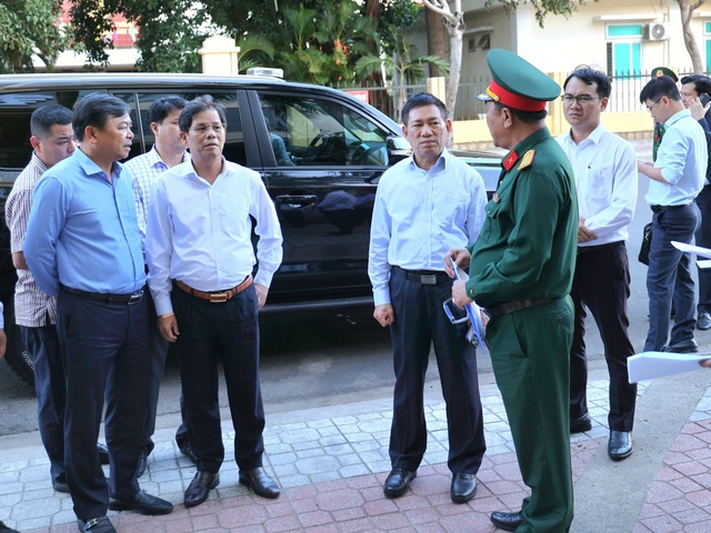 Phó thủ tướng Hồ Đức Phớc khảo sát các khu đất 'vàng' tại Nha Trang - Ảnh 7.