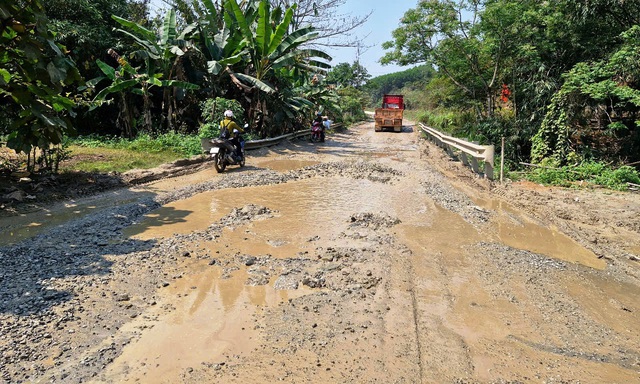 Nhiều bất cập khi xã vùng cao đạt chuẩn nông thôn mới - Ảnh 1.