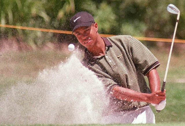 Tiger Woods 'bí mật hẹn hò' với vợ cũ của Donald Trump Jr. - Ảnh 1.