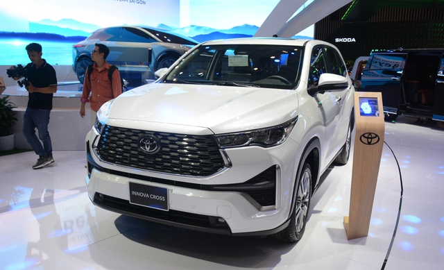 Nhu cầu với ô tô hybrid gia tăng, Toyota sản xuất không kịp để bán - Ảnh 2.