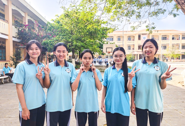 Học sinh Bình Định 'mong' được đặt câu hỏi trong chương trình Tư vấn mùa thi - Ảnh 4.
